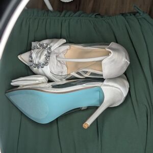 BRIDAL SHOES Elegant White Satin Heels with Crystal Embellishment